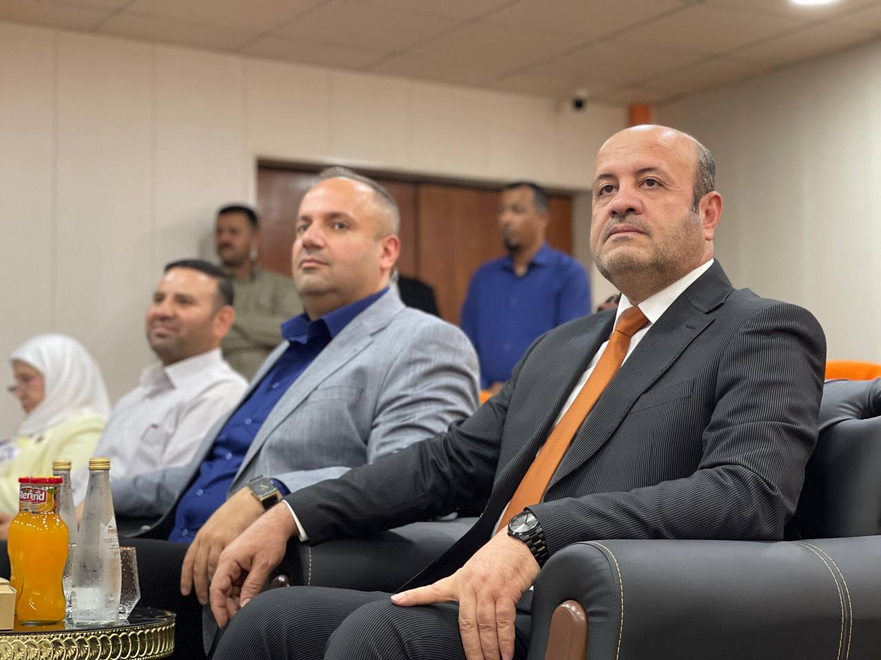 photo 5235852141174847997 y